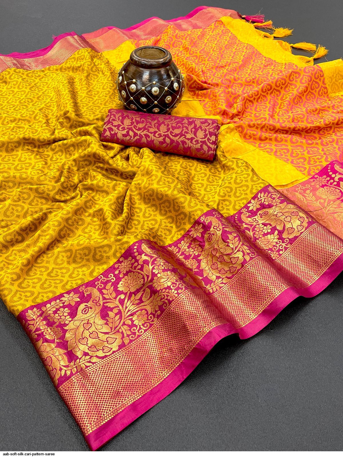 AAB SOFT SILK ZARI PATTERN SAREE