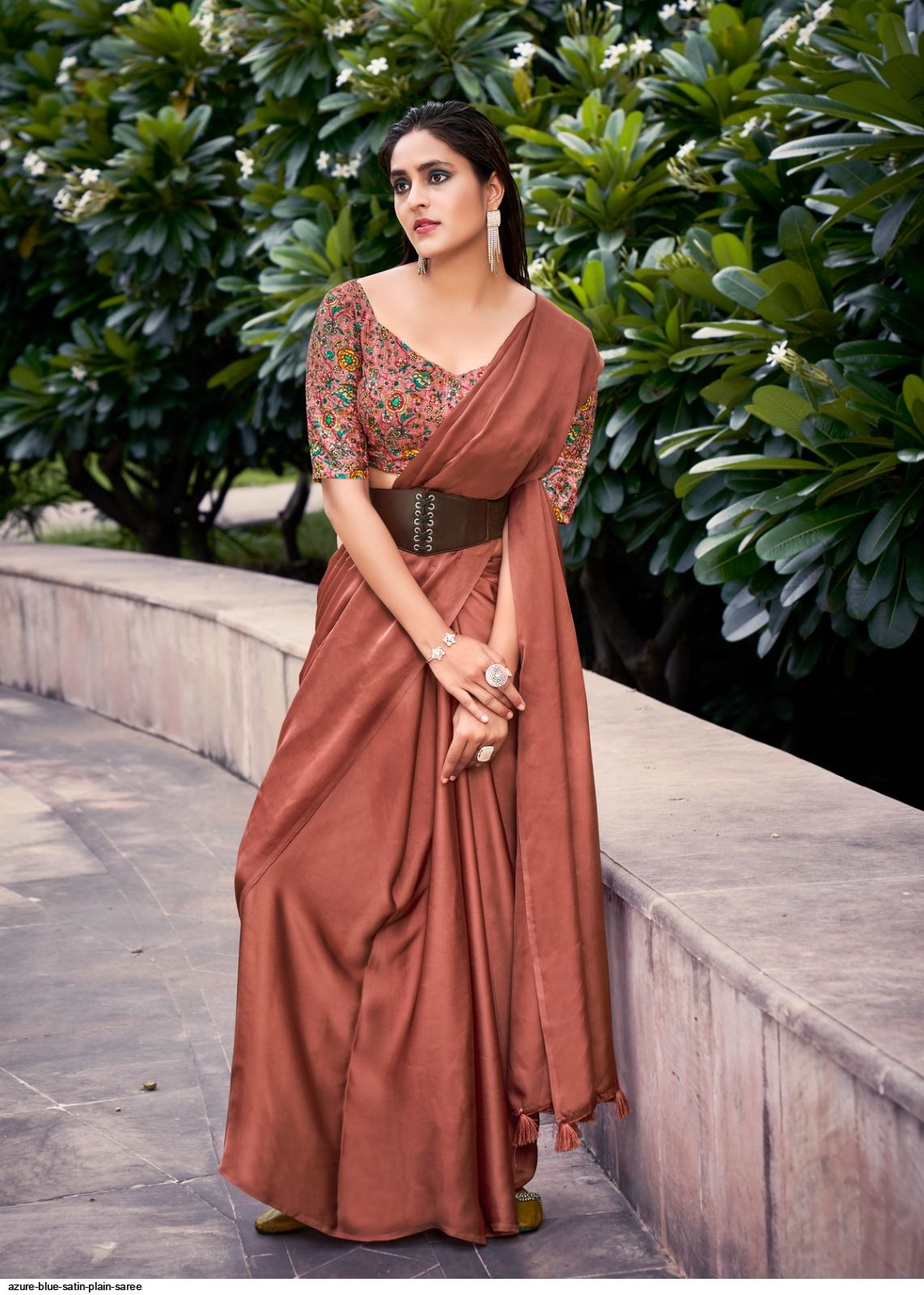 16 Latest Plain Saree with Heavy Blouse Designs #plain #saree #with #mirror  #work #b… | Saree blouse designs latest, Sarees for girls, Plain saree with heavy  blouse