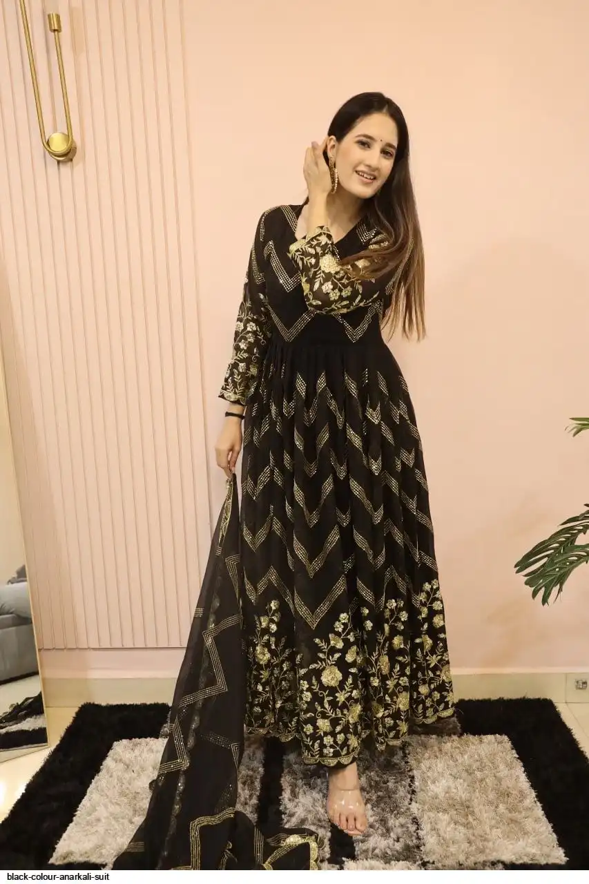 gold and black dresses bridesmaid Oscar de La Renta Leaf Embroidered Velvet Gown
