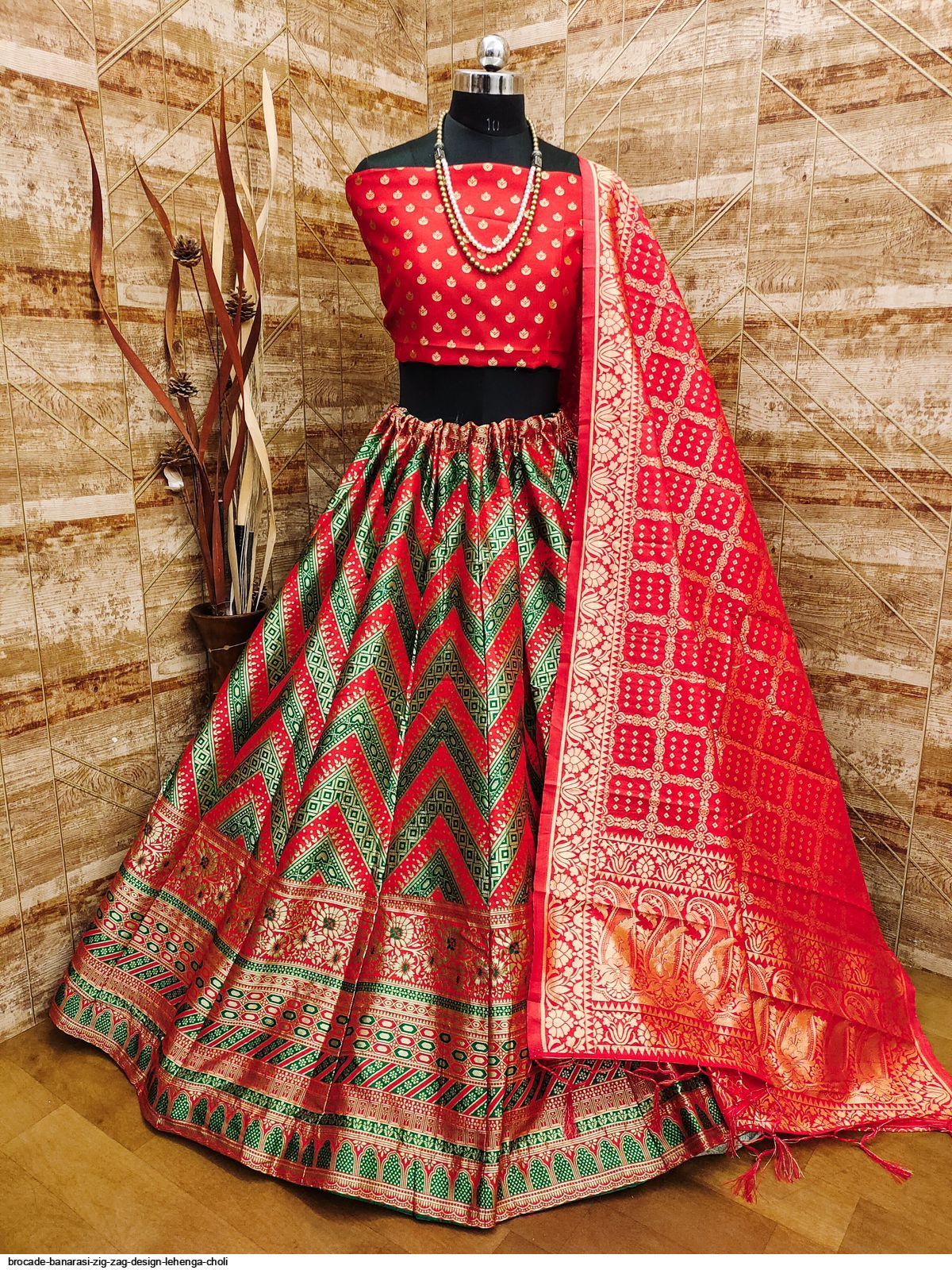 Banarasi Brocade Silk Fabric Lahenga at Rs 1200 | बनारसी लेहंगा in  Bharatpur | ID: 23814467697