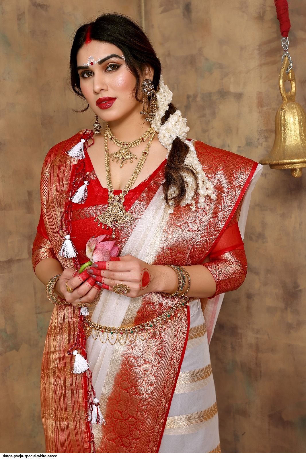 Alia Bhatt Looks Regal In A White Saree With A Bindi As If She Never Really  Left Sanjay Leela Bhansali's Gangubai Universe!