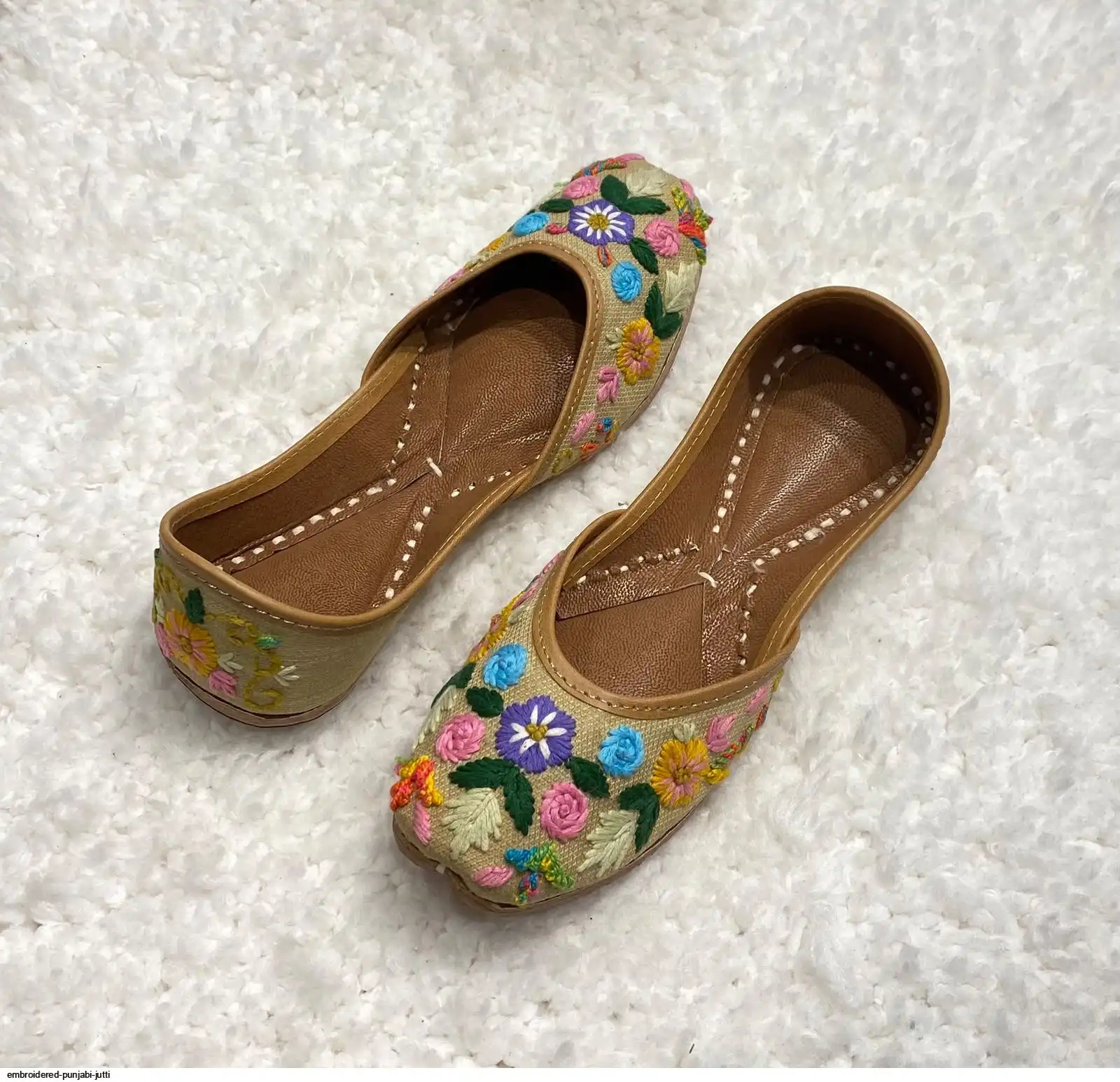 EMBROIDERED PUNJABI JUTTI A