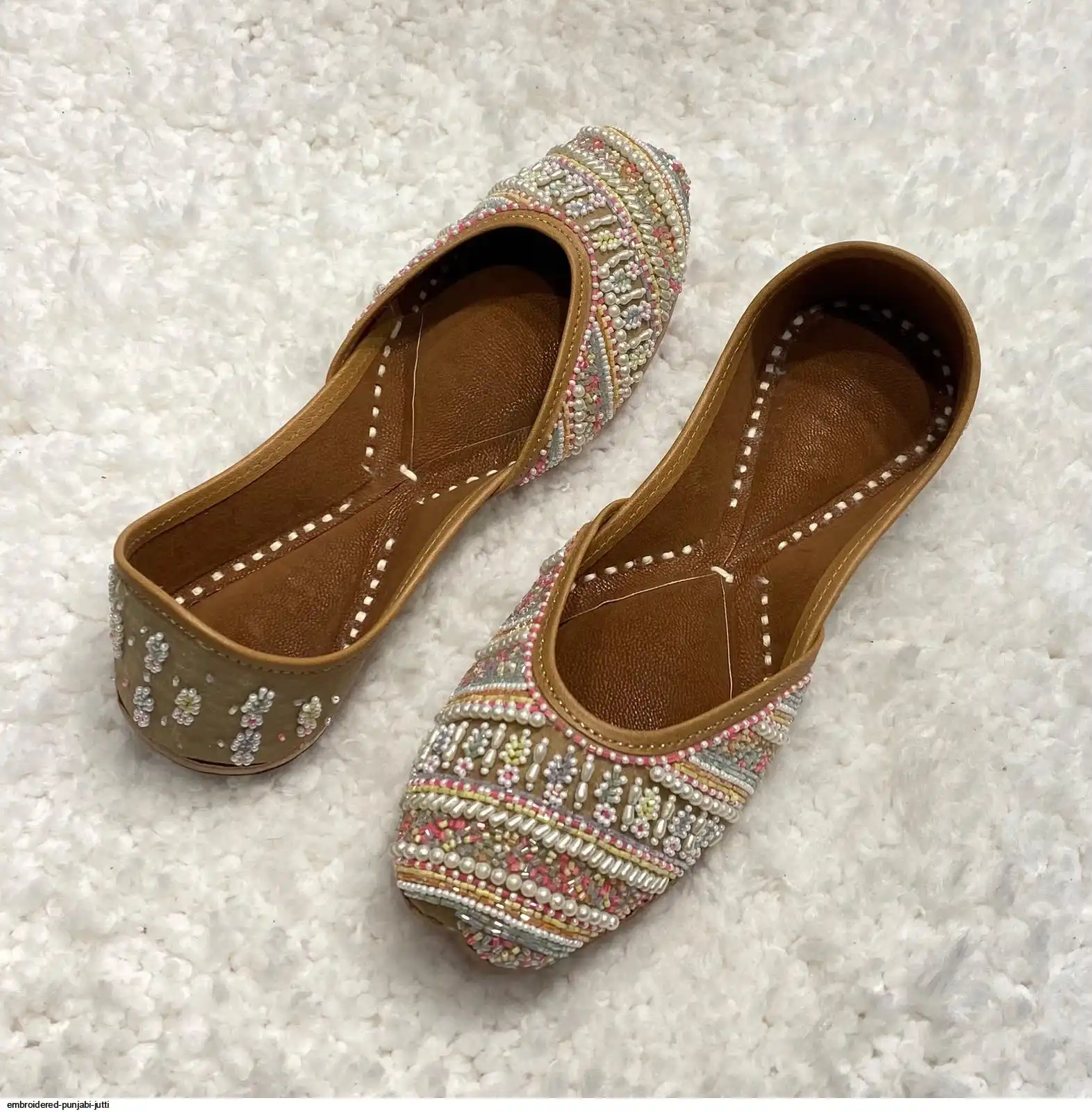 EMBROIDERED PUNJABI JUTTI E