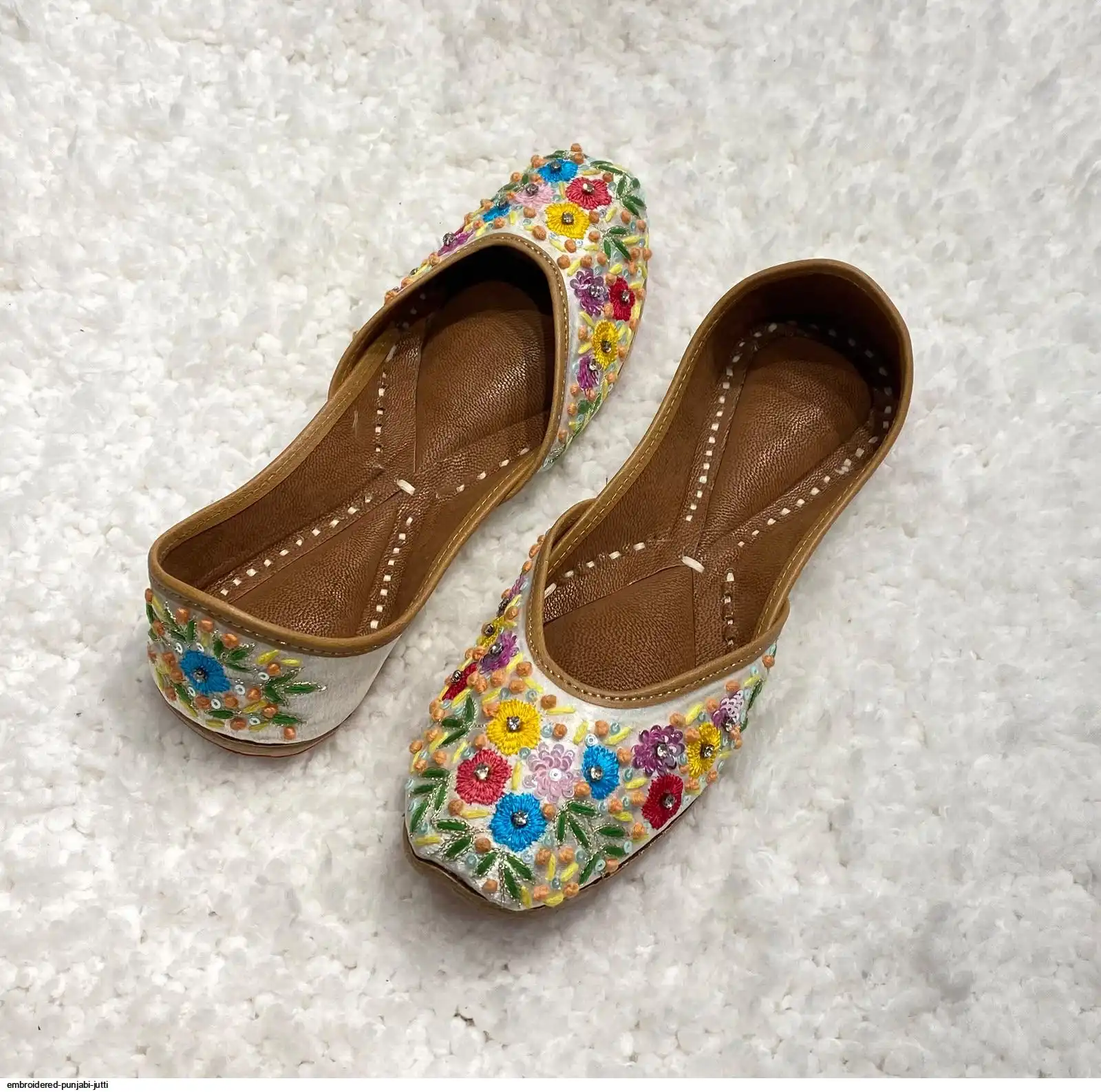 EMBROIDERED PUNJABI JUTTI I