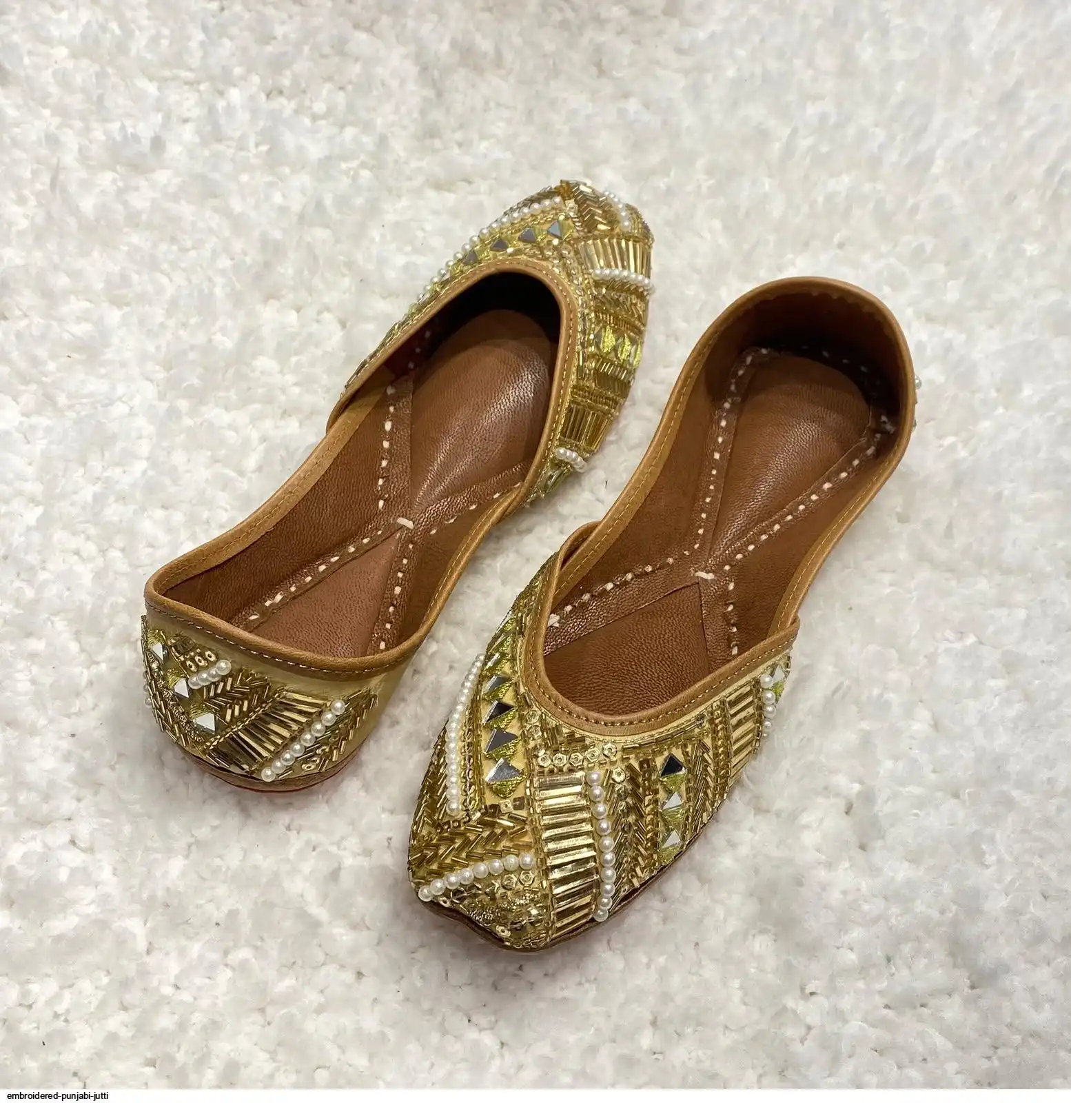 EMBROIDERED PUNJABI JUTTI H