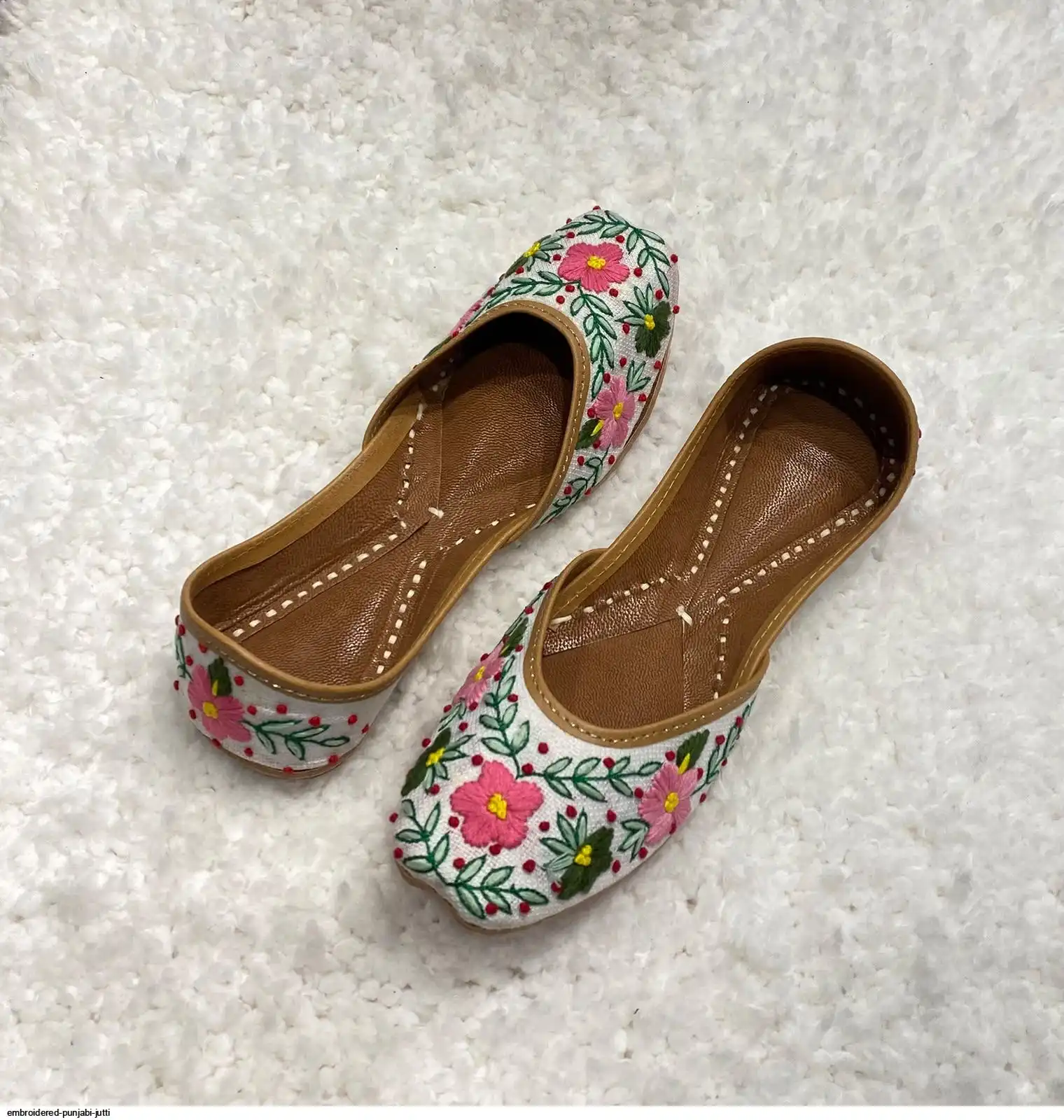EMBROIDERED PUNJABI JUTTI K