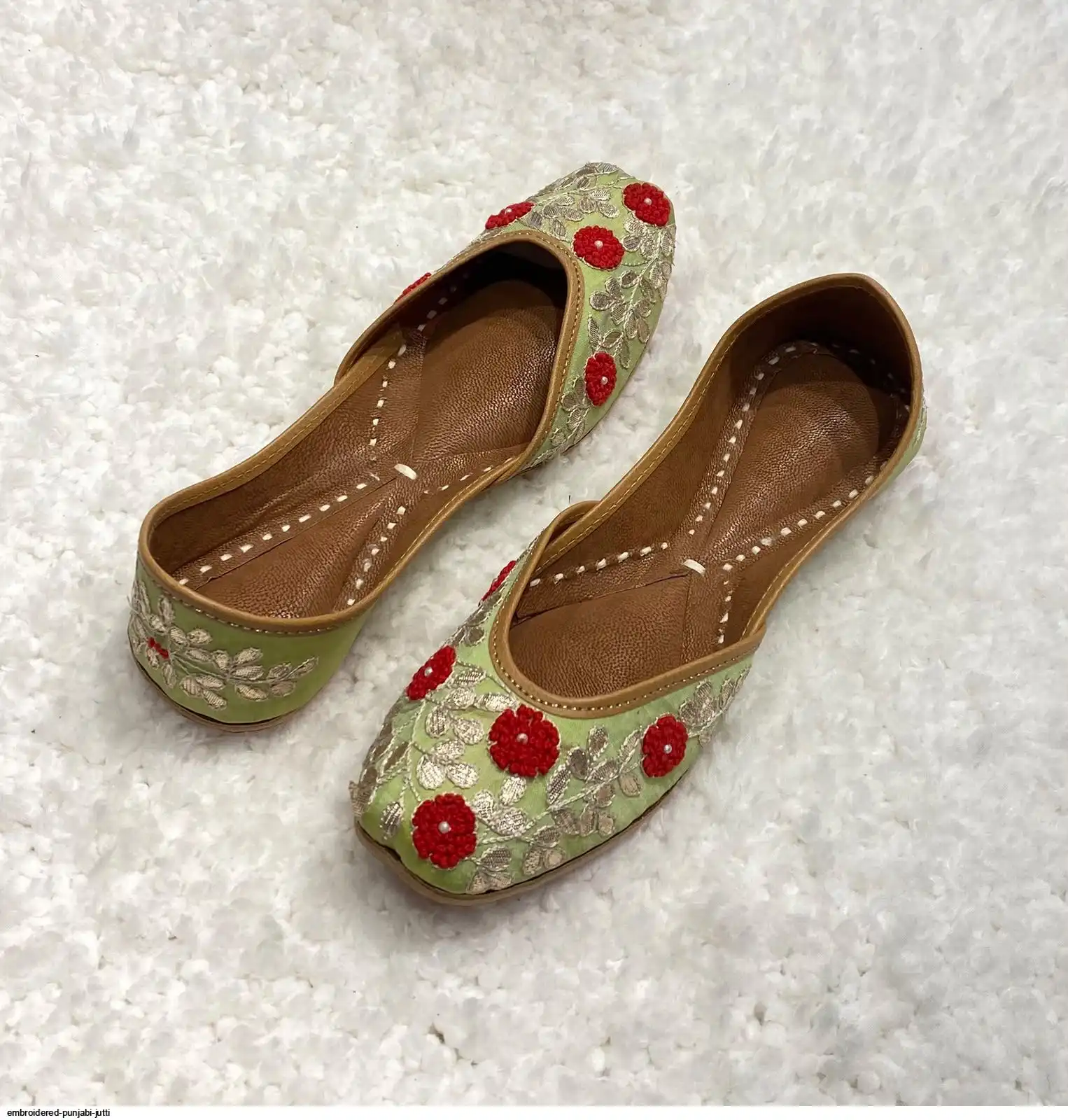 EMBROIDERED PUNJABI JUTTI J