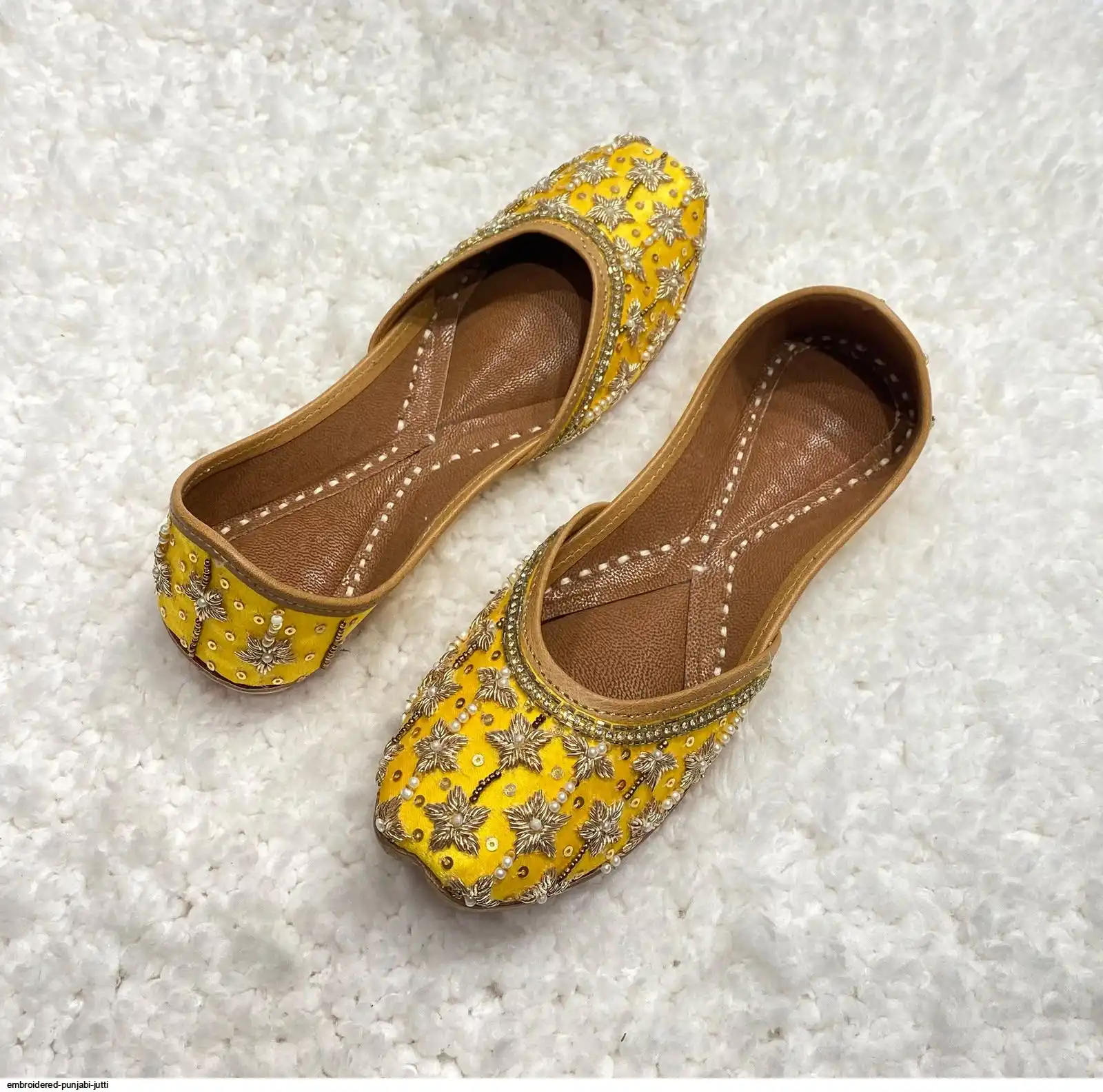 EMBROIDERED PUNJABI JUTTI M
