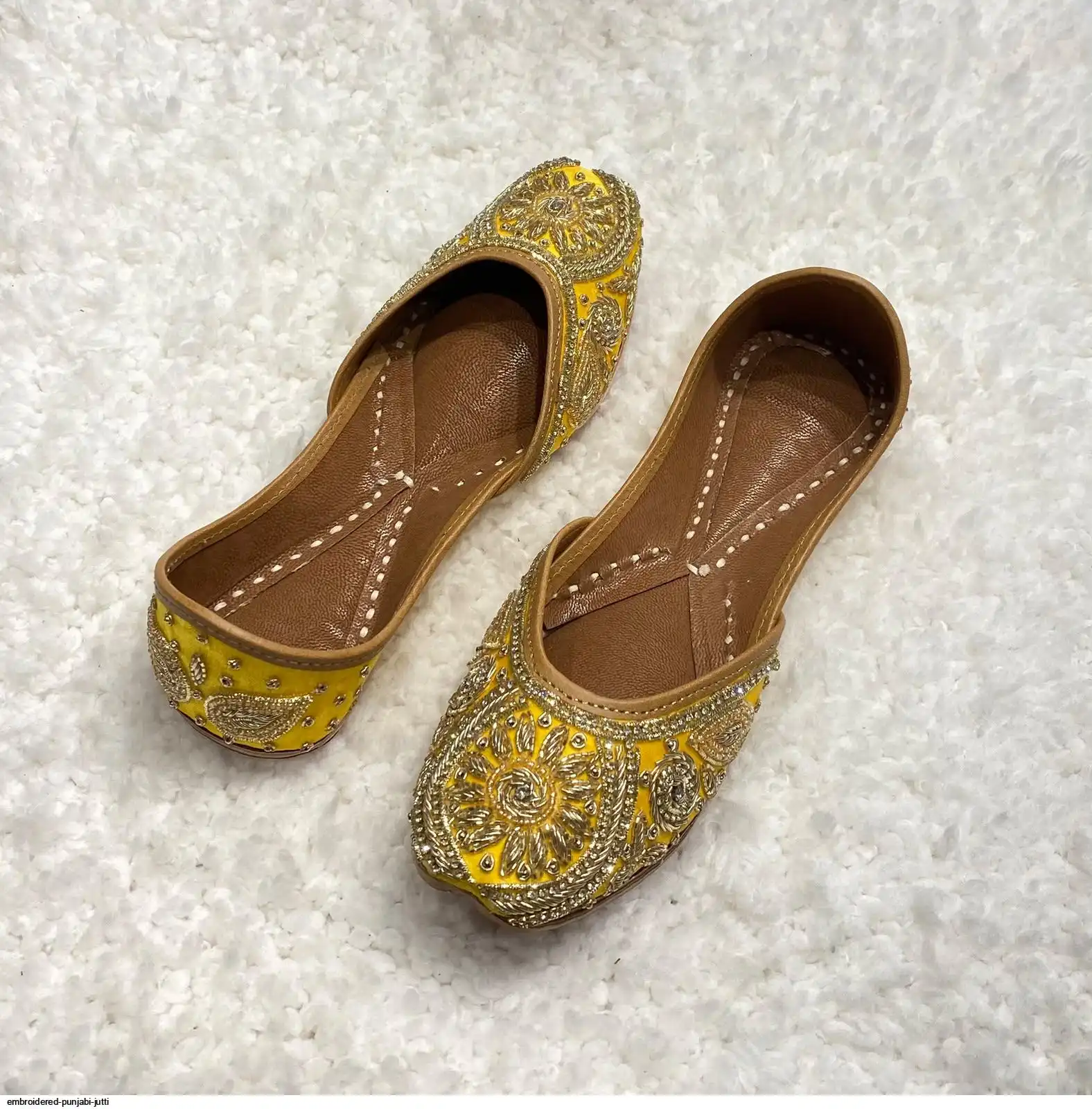 EMBROIDERED PUNJABI JUTTI L