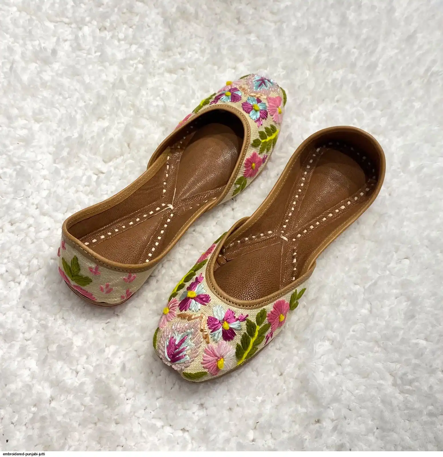 EMBROIDERED PUNJABI JUTTI O