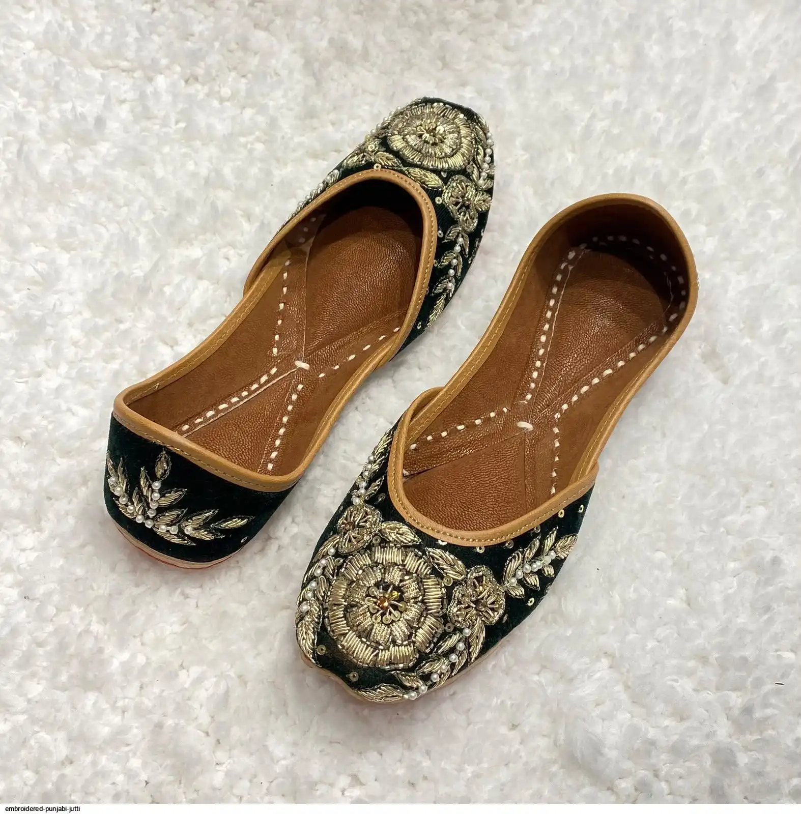 EMBROIDERED PUNJABI JUTTI R