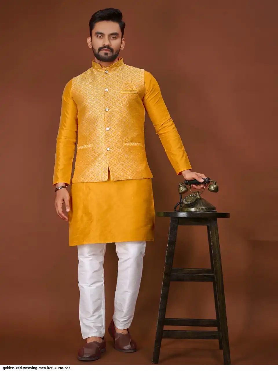 GOLDEN ZARI WEAVING MEN KOTI KURTA SET C