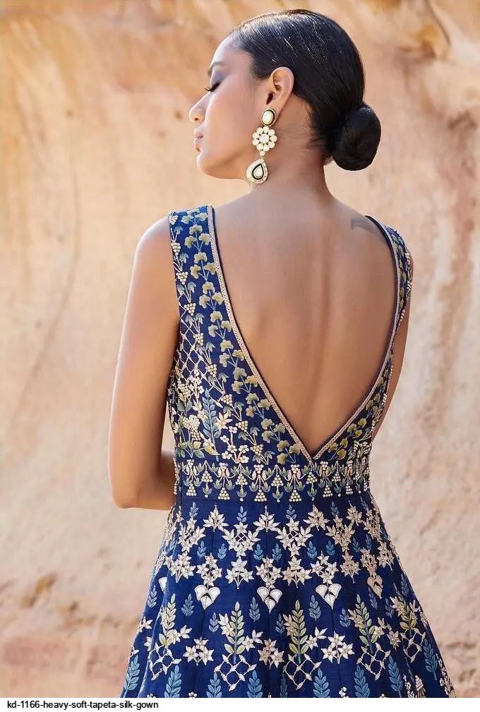 tapeta gown