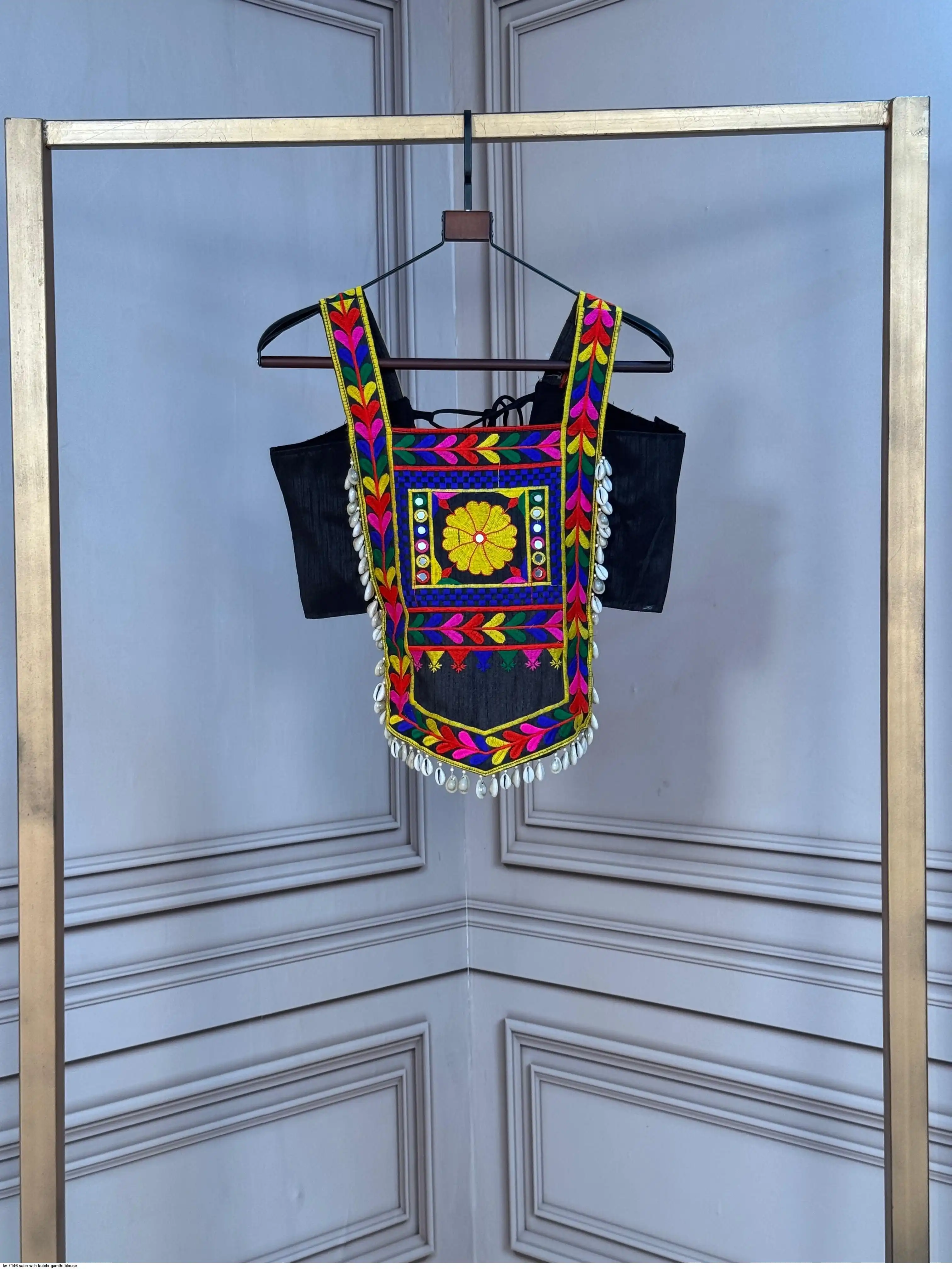 LW 7146 SATIN WITH KUTCHI GAMTHI BLOUSE 1