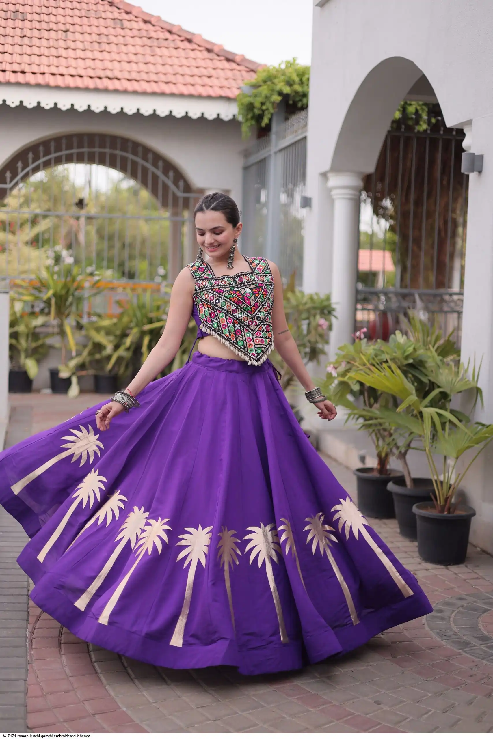 LW 7171 ROMAN KUTCHI GAMTHI EMBROIDERED LEHENGA 5