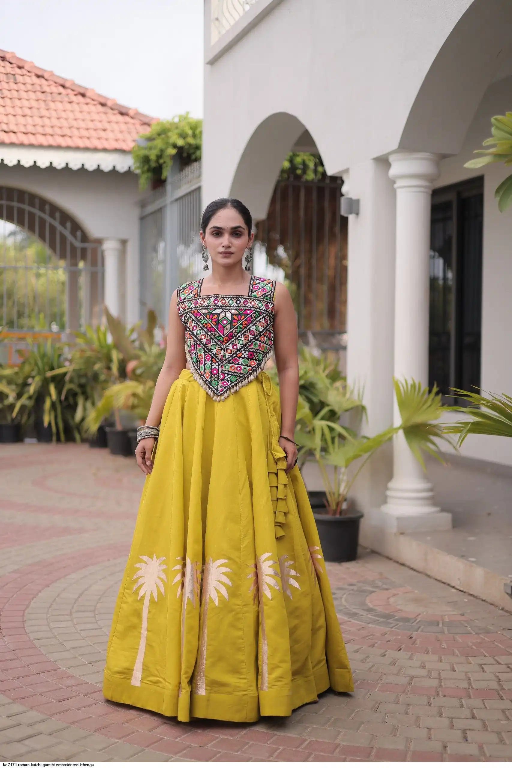 LW 7171 ROMAN KUTCHI GAMTHI EMBROIDERED LEHENGA 1