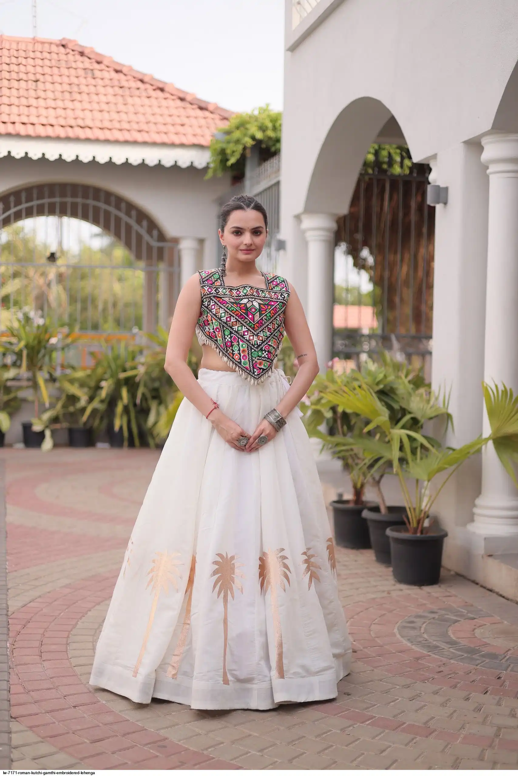 LW 7171 ROMAN KUTCHI GAMTHI EMBROIDERED LEHENGA 4
