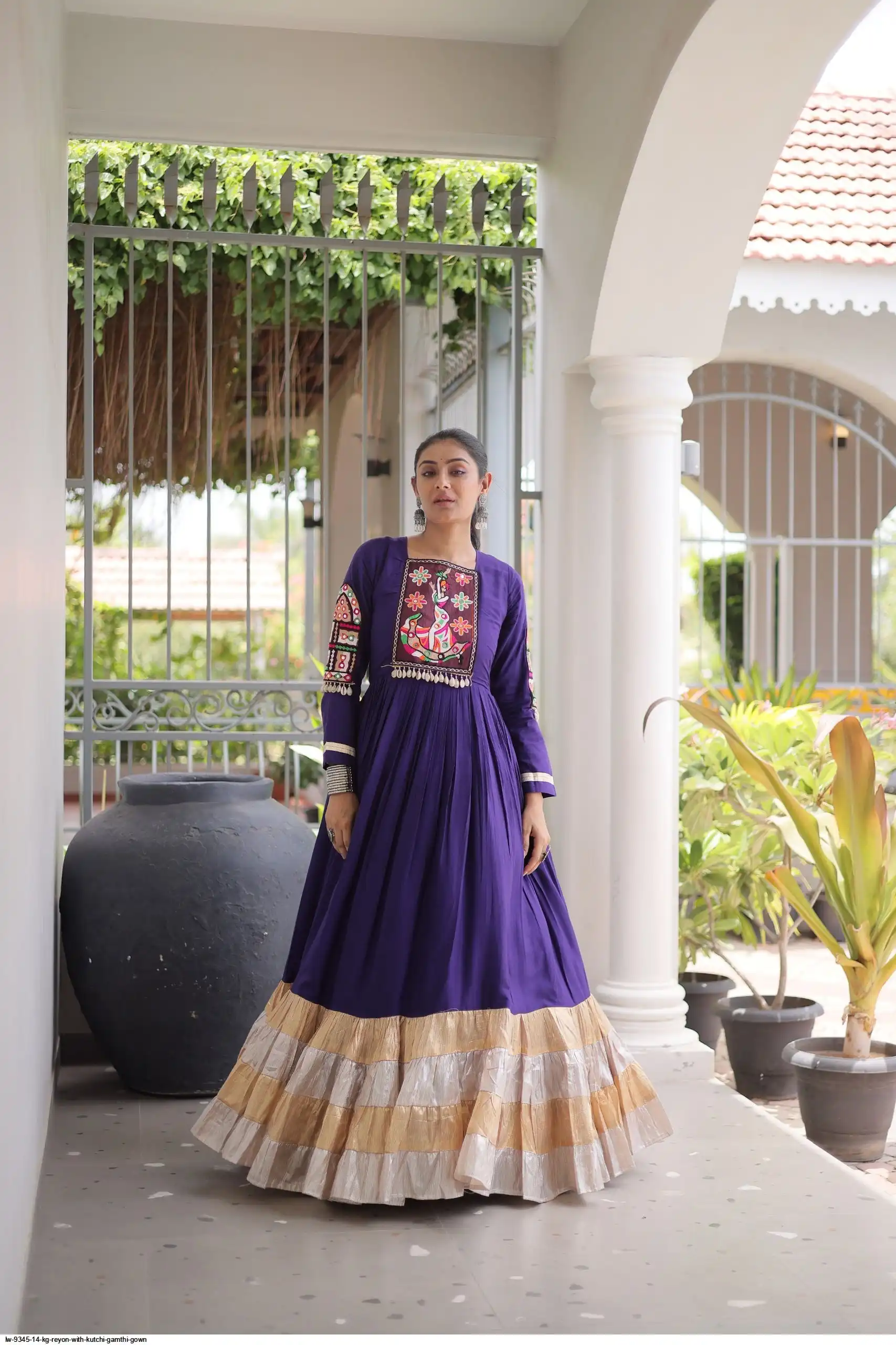 LW 9345 14 KG REYON WITH KUTCHI GAMTHI GOWN 2