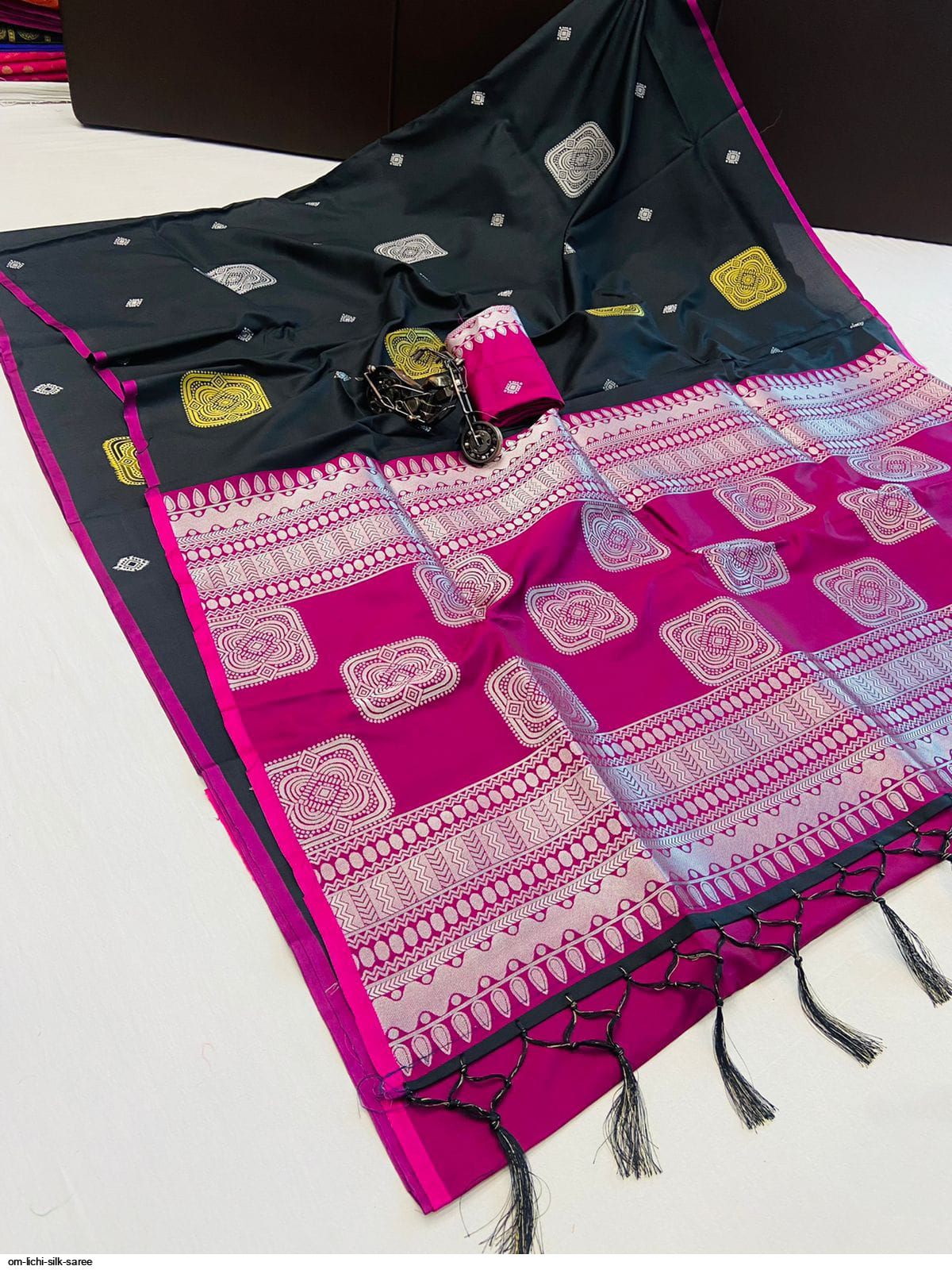 OM LICHI SILK SAREE D