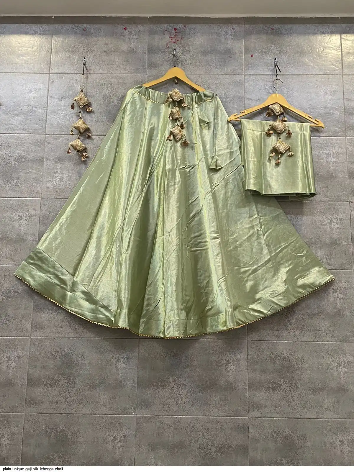 PLAIN UNIQUE GAJI SILK LEHENGA CHOLI 2