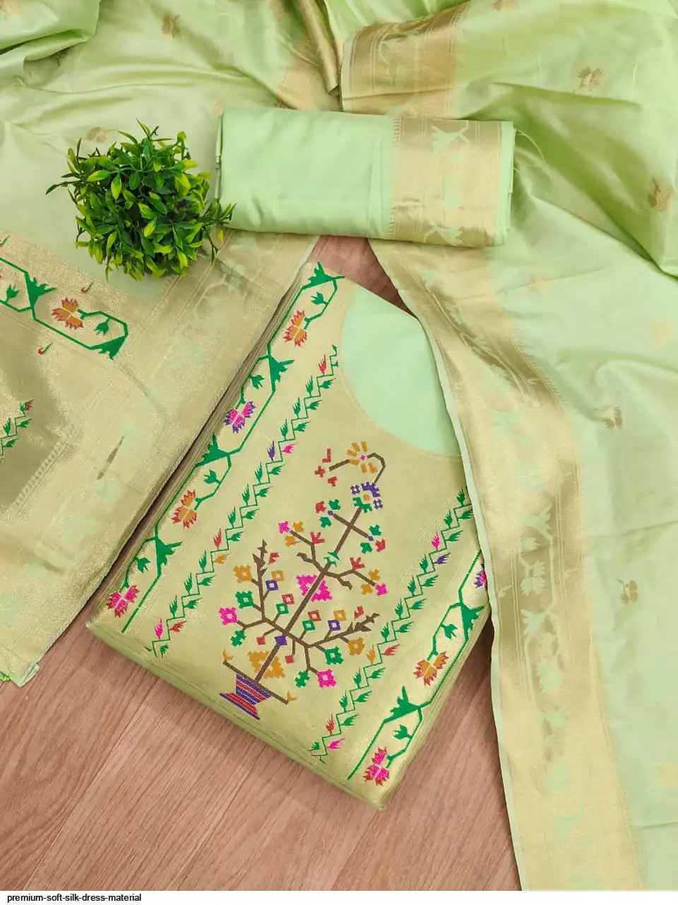 paper silk dress materials White gad print Mahaeshwari silk dress material