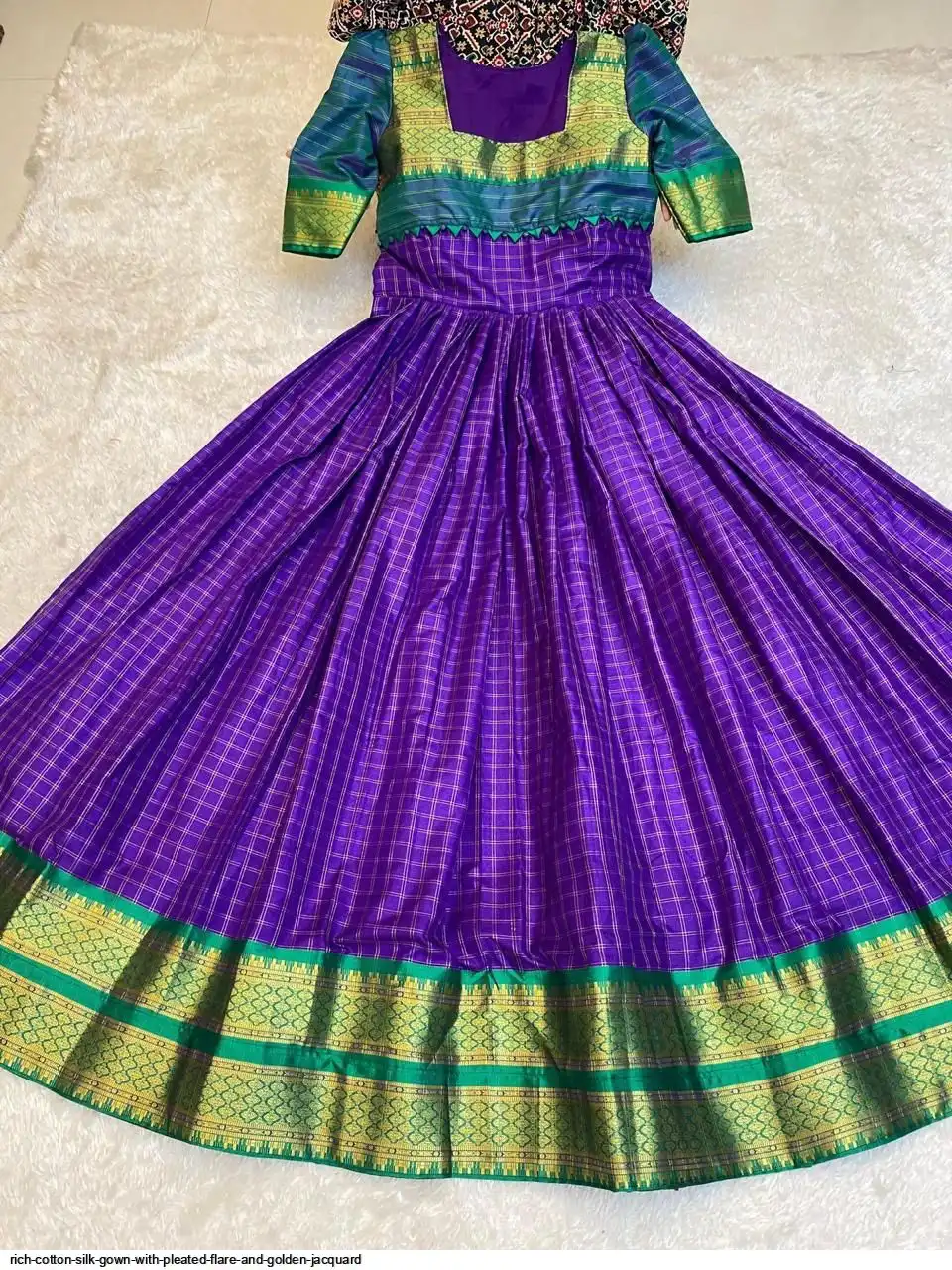 RICH COTTON SILK GOWN WITH PLEATED FLARE AND GOLDEN JACQUARD 5
