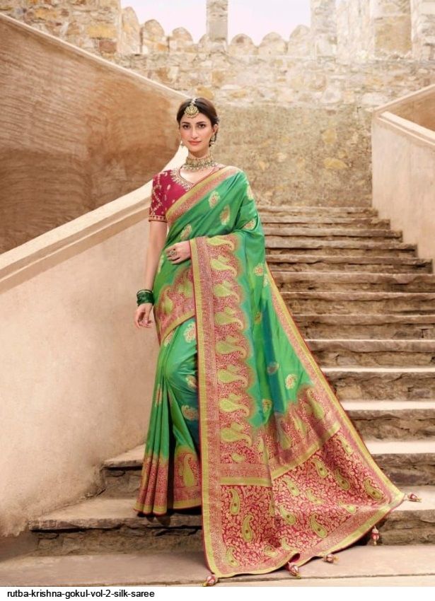 CHITTORGARH, INDIA - SEPTEMBER 22, 2019: Fresco painting with rajasthan  women dancing in traditional saree dress at Chittorgarh railway station  Stock Photo - Alamy