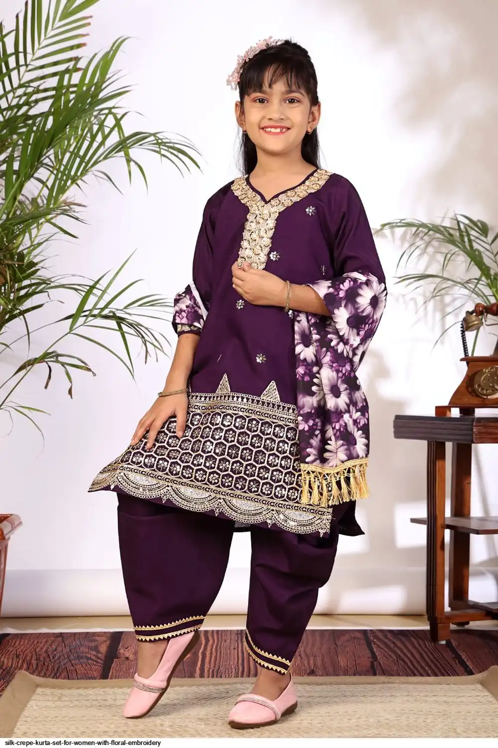 SILK CREPE KURTA SET FOR WOMEN WITH FLORAL EMBROIDERY 1