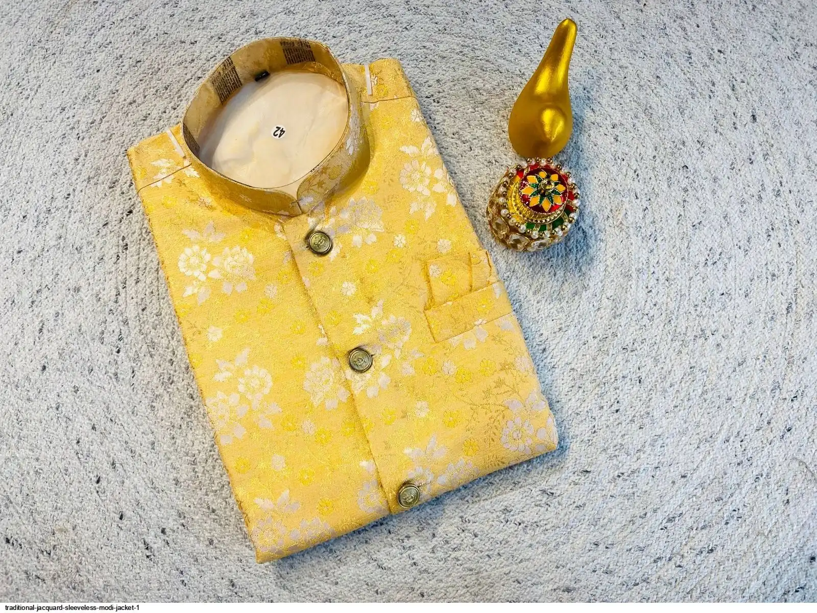 TRADITIONAL JACQUARD SLEEVELESS MODI JACKET 1 A