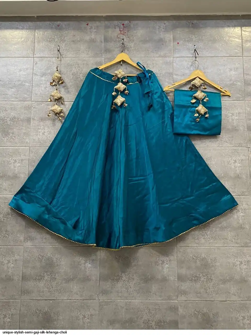 UNIQUE STYLISH SEMI GAJI SILK LEHENGA CHOLI 2