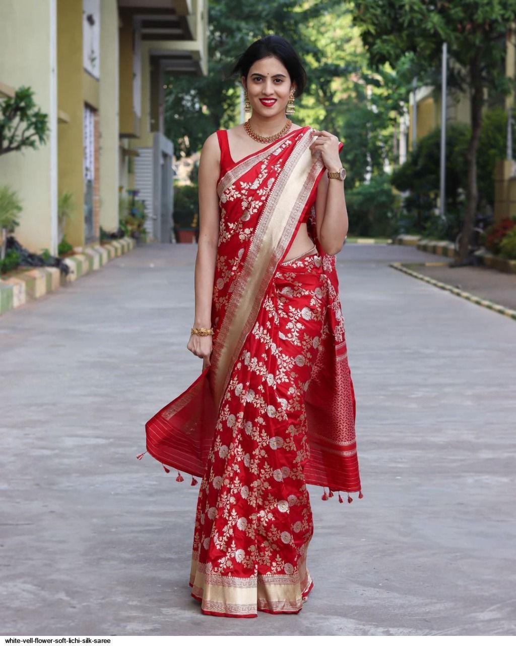 WHITE VELL FLOWER SOFT LICHI SILK SAREE